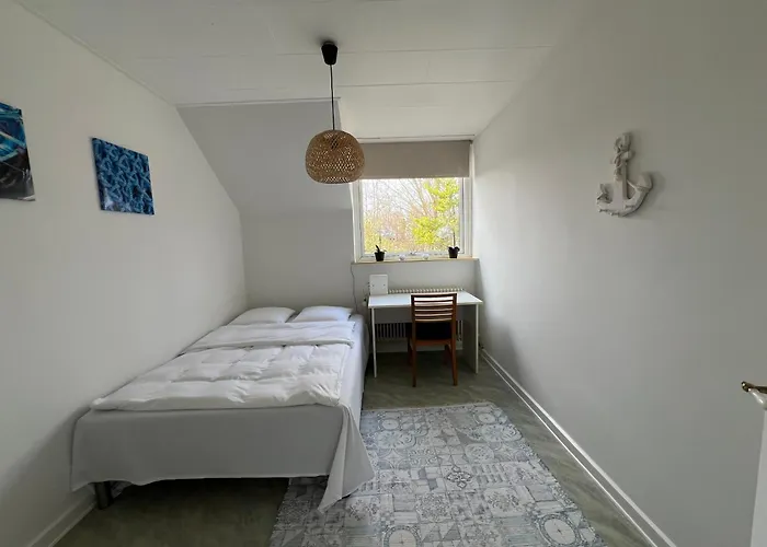 4 Bedroom Lovely In Vestenskov * ナクスコウ